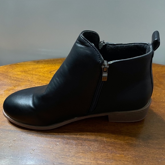 Rosy Black around-Toe Ankle Boots - Picture 8 of 8